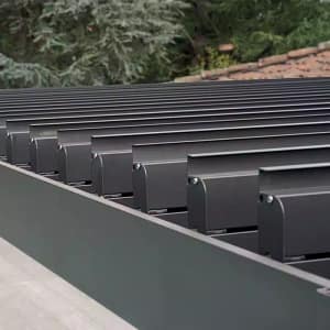 pergola-gazebo-bioclimatica-arizona-alluminio-tetto-orientabile-lamellare-3x3-scarico-acqua-pali-antracite-moia-greenwood-gaz510