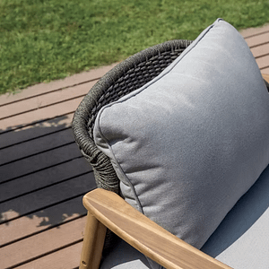 set166-scilla-salotto-legno-acacia-cuscini-grigi-sfoderabili-divano-poltrone-tavolino-moia-greenwood-arredo-esterno