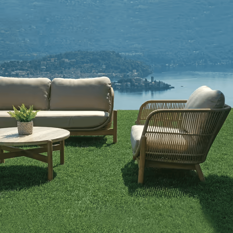 set159-salotto-lamezia-acacia-corda-cuscini-beige-poltrone-divano-tavolino-fsc-moia-greenwo